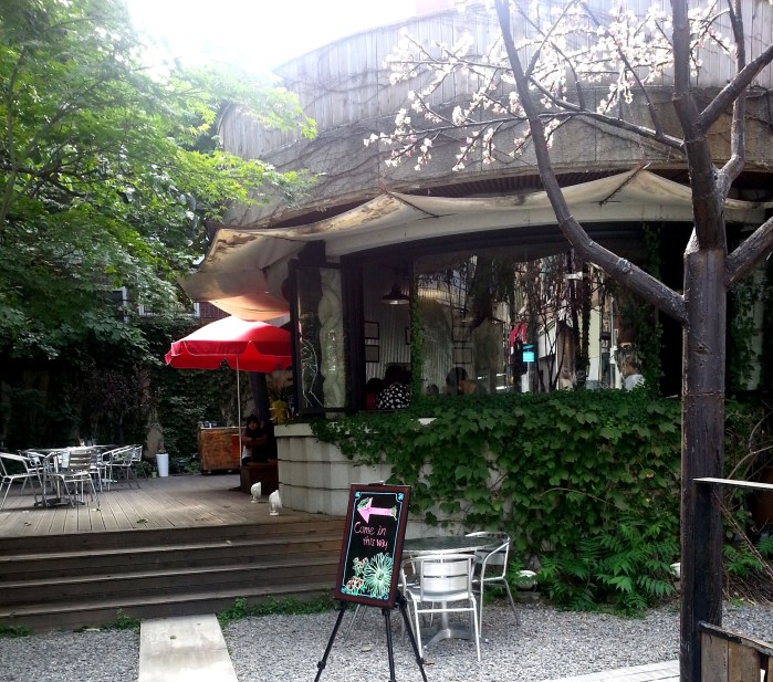 Coffee Prince shop. Photo by Dramafever.com