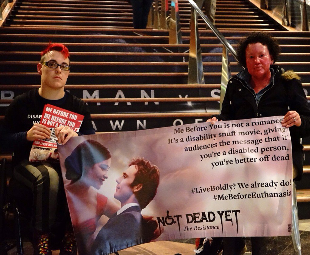 Protes kaum difabel terhadap film Me Before You. Photo credit: Twitter/ Carly Findlay - Twitter/Jax Jacki Brown