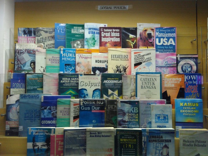 Koleksi di Taman Baca Amin. Photo credit: Dokumen Pribadi