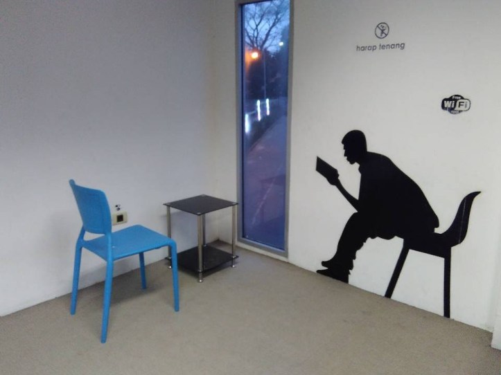 Pojok untuk membaca di Taman Baca Amin. Photo credit: Koleksi Pribadi