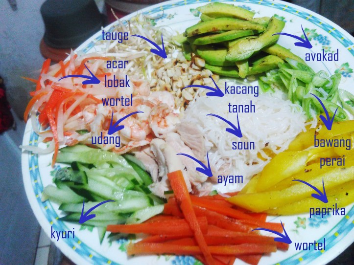 Bahan filling vietnam roll. Photo: Tantri Setyorini