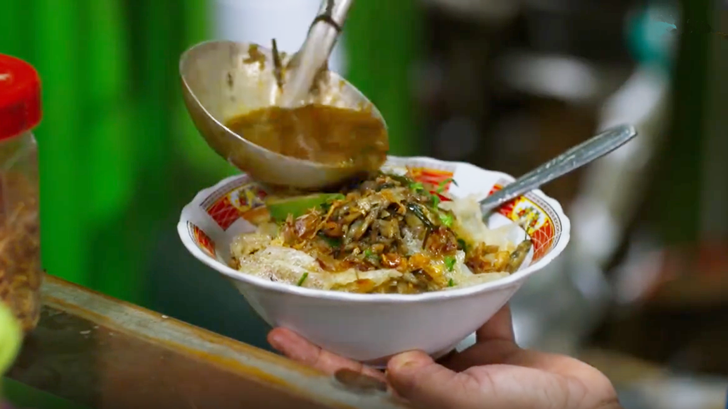 campor lorjuk khas Pamekasan, Madura di Aruna & Lidahnya ©2018 dok. Palari Films/Aruna & Lidahnya