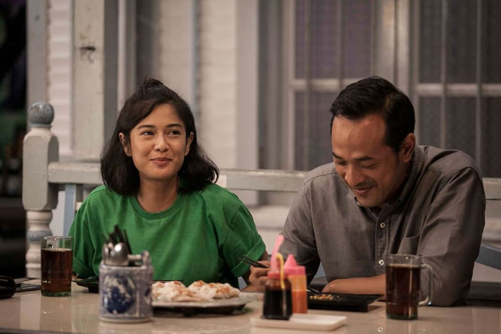 Aruna (Dian Sastrowardoyo) dan Farish (Oka Antara) di film Aruna & Lidahnya © Palari Films