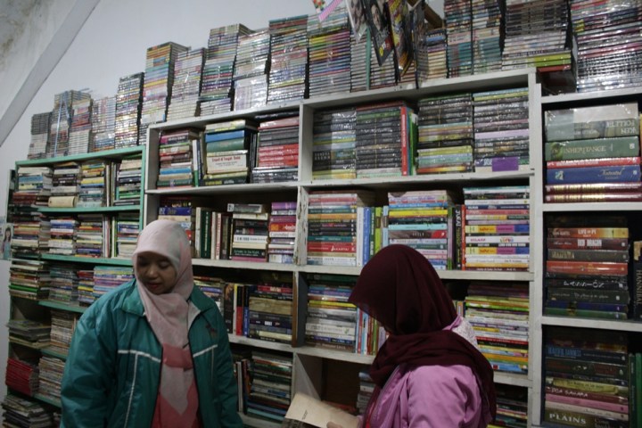 Pasar Buku & Seni Velodrome. Photo: Merdeka.com/Siti Rutmawati