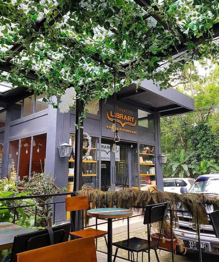 The Library Coffee. Photo: Instagram/thelibrary.malang/cfhntr