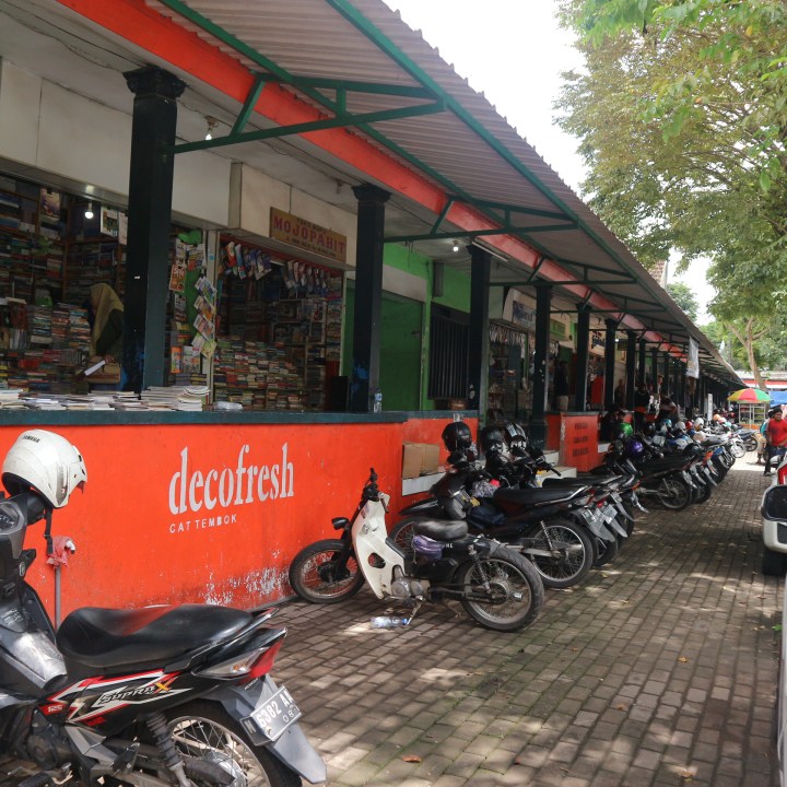 Pasar Buku Wilis. Photo: Tantri Setyorini