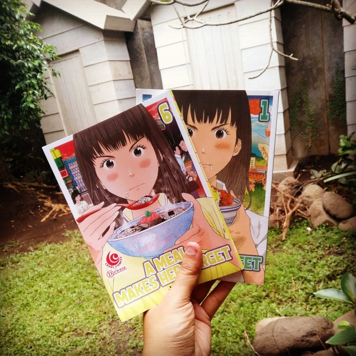 A Meal Makes Her Forget. Photo: Tantri Setyorini