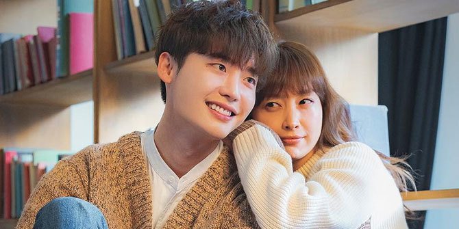 Lee Jong Suk dan Lee Na Young di drama Korea, Romance is a Bonus Book. © dok. tvN/Romance is a Bonus Book