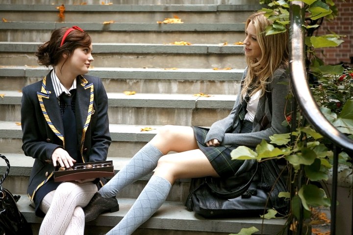 Blair (Leighton Meester) dan Serena (Blake Lively) di serial Gossip Girl © dok. CW/Gossip Girl