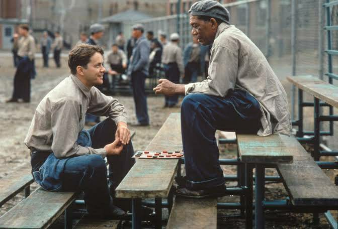 Andy Dufresne dan Ellis 'Red' Boyd Redding. Photo: Castle Rock Entertainment (1994)