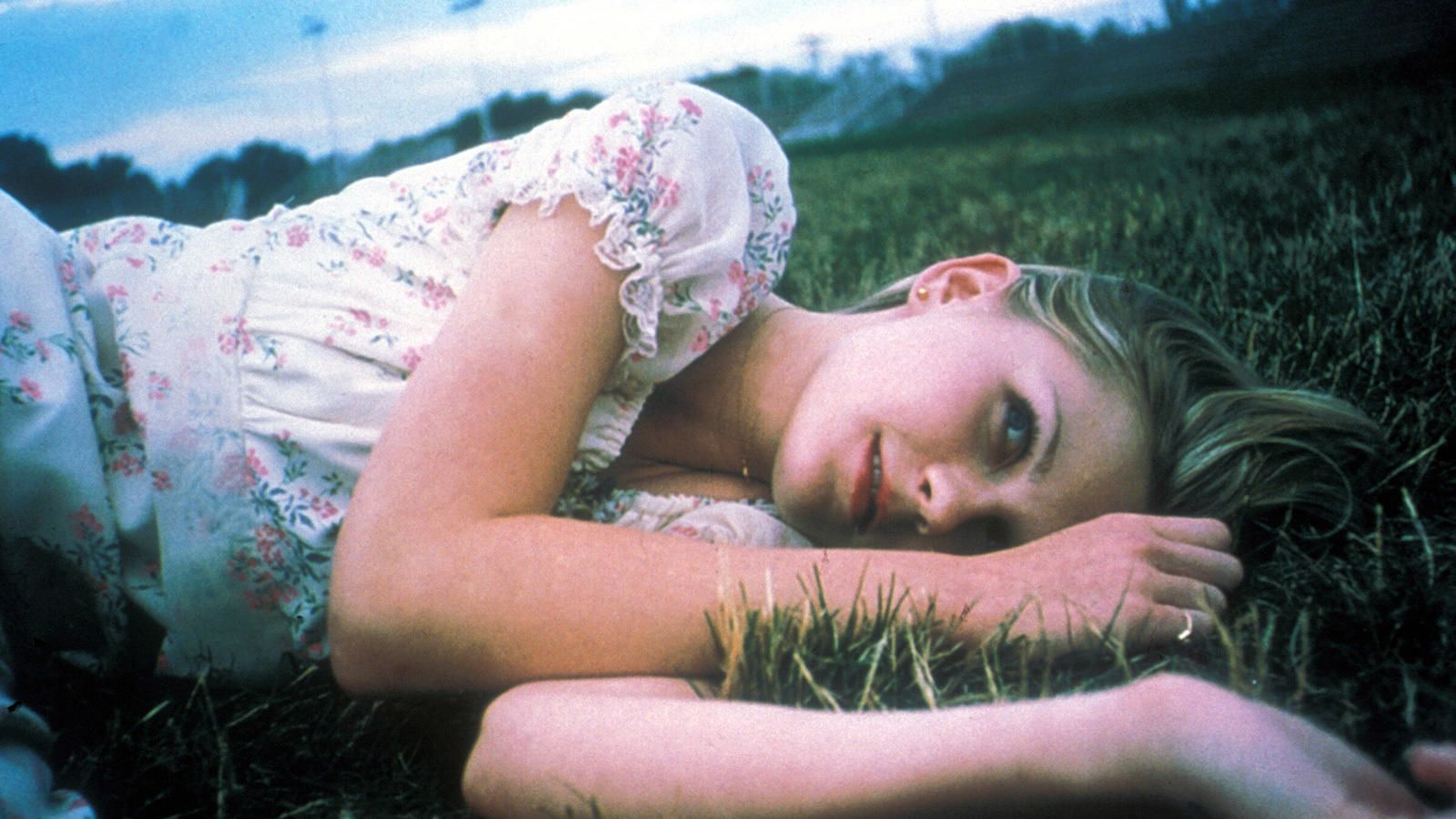 Lux Lisbon (Kirsten Dunst) di The Virgin Suicides. ©1999 Paramount Classics