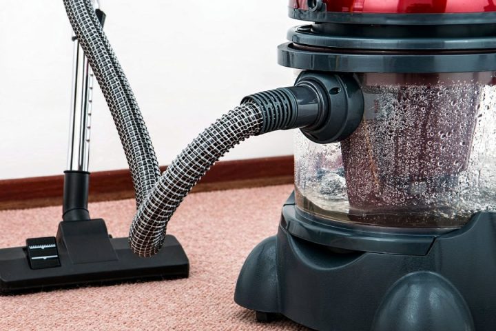 ilustrasi vacuum cleaner. Pixnio