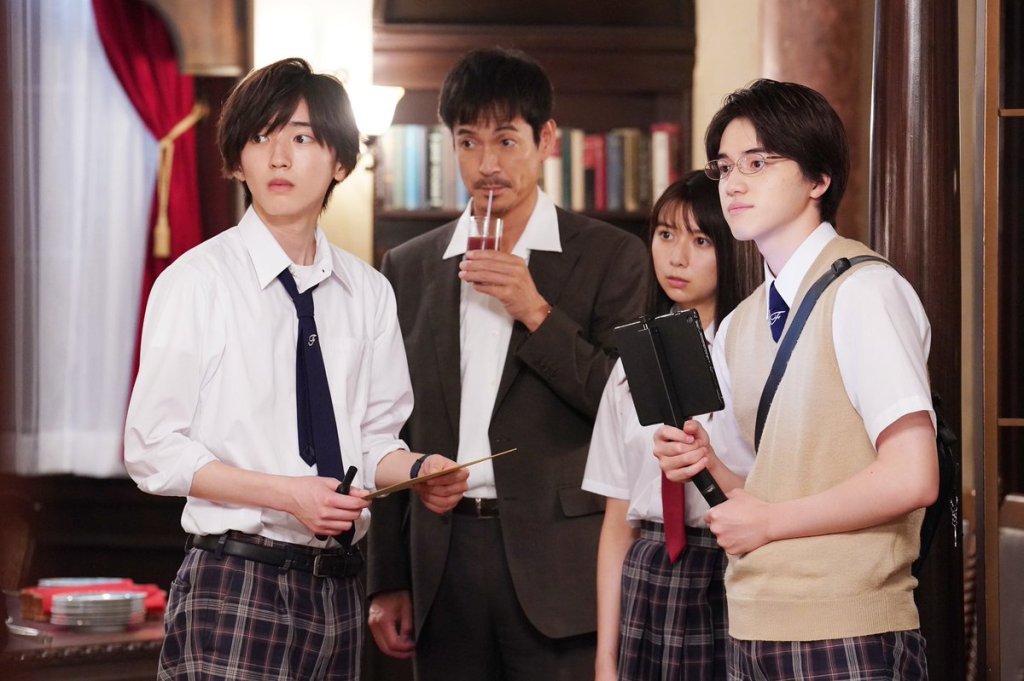 Hajime Kindaichi (Shunsuke Michieda), Miyuki Nanase (Moka Kamishiraishi), Isamu Kenmochi (Ikki Sawamura), dan Saki (Taisho Iwasaki) di The Files of Young Kindaichi 5th Generation ©2022 NTV