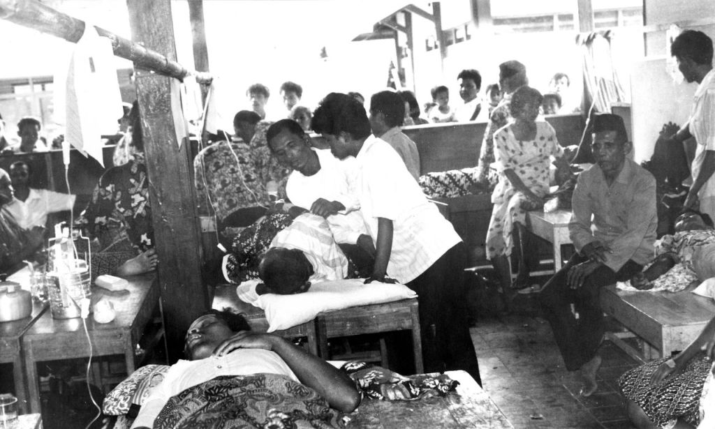 para korban keracunan massal tempe bongkrek di Desa Dermaji, Kabupaten Banyumas, Jawa Tengah, Februari-Maret 1981 © Kompas
