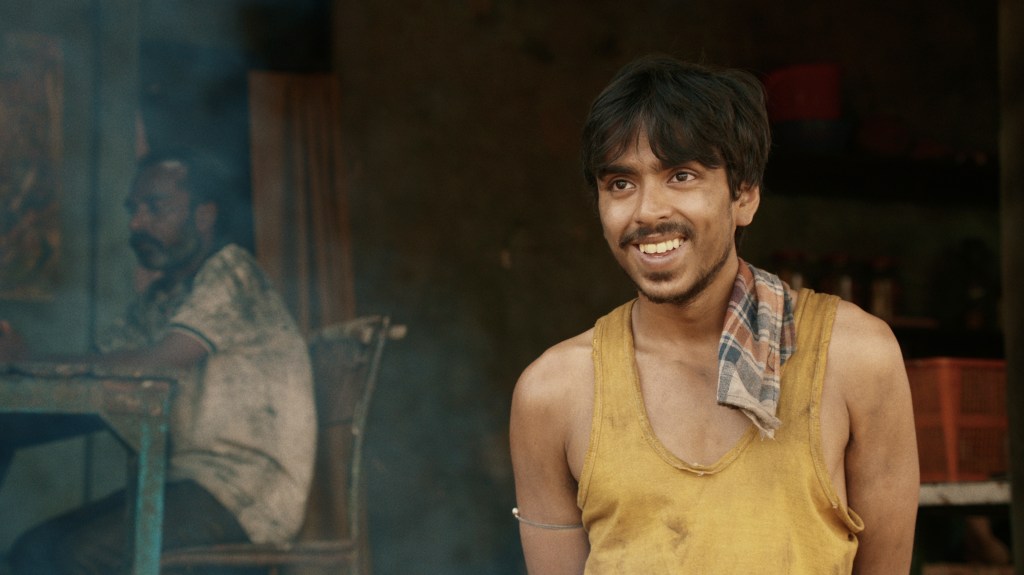 Balram (Adarsh Gourav) di The White Tiger © 2021 Netflix 