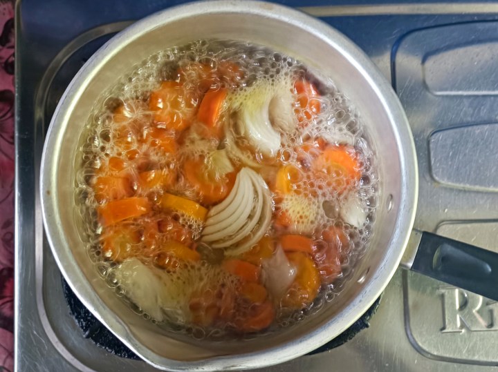 langkah pembuatan carrot potage Hanamaru's Kitchen. © Tantri Setyorini