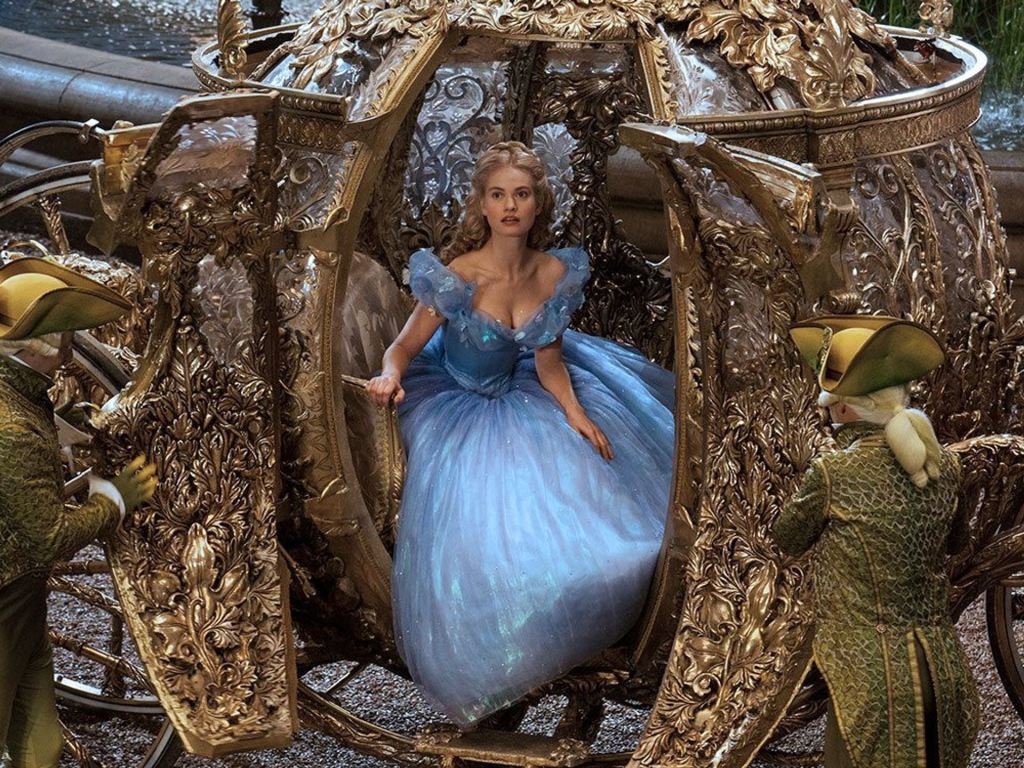 Lily James sebagai Cinderella di film live action Cinderella ©2015 dok. Disney