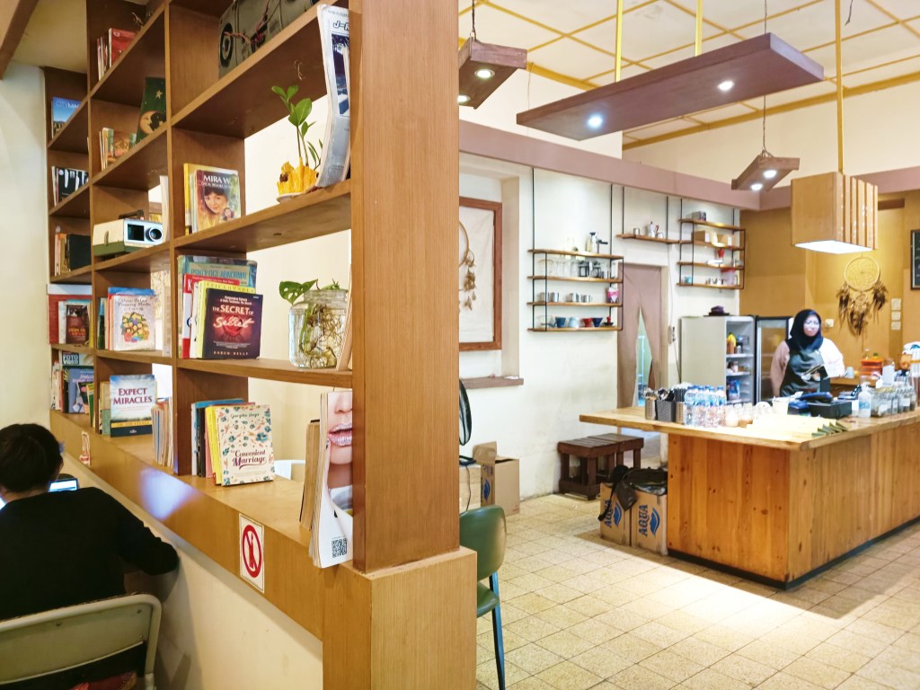 suasana di Bohemian Cafe, Malang © dok. pribadi/Tantri S