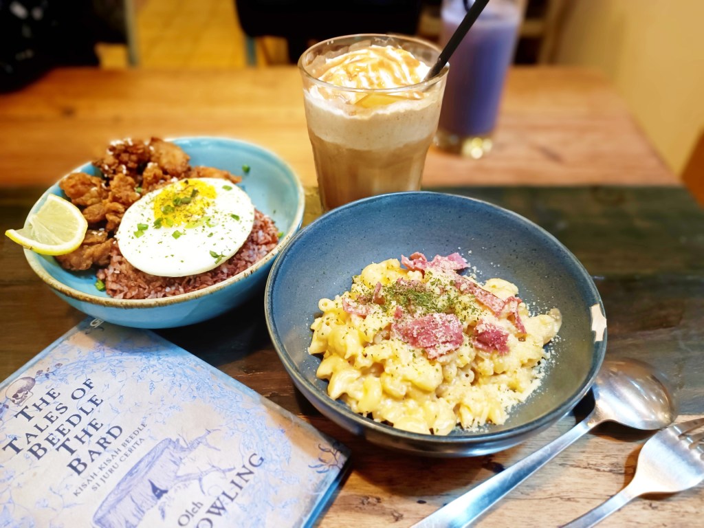suasana di Bohemian Cafe, Malang © dok. pribadi/Tantri S