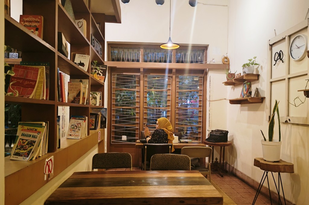 suasana di Bohemian Cafe, Malang © dok. pribadi/Tantri S