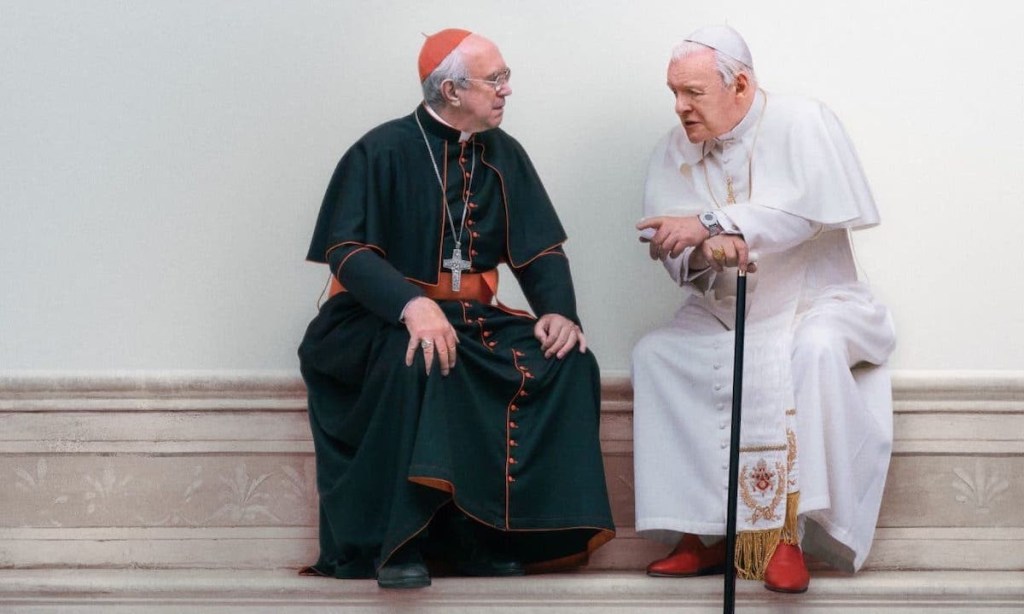 Kardinal Jorge Bergoglio (Jonathan Pryce) dan Paus Benediktus XVI (Sir Anthony Hopkins) di film The Two Popes ©2019 dok. Netflix/The Two Popes