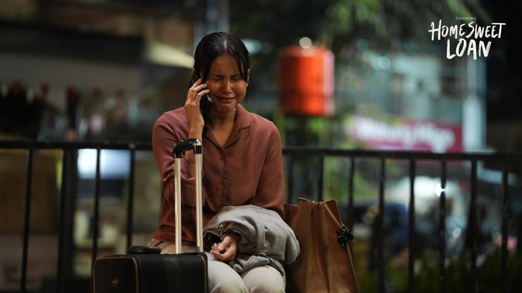 Kaluna (Yunita Siregar) dan Danan (Derby Romero) di film Home Sweet Loan ©2024 dok. Visinema Pictures/Home Sweet Loan