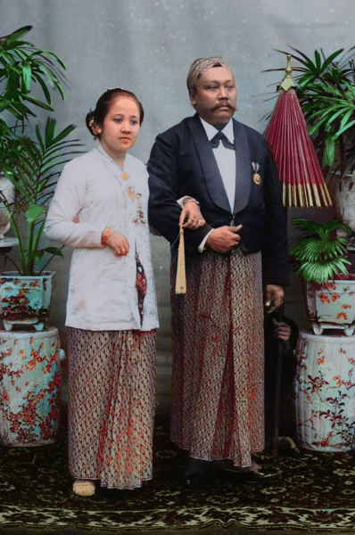 potret Kartini dan suaminya, KAdipati Djojoadiningrat (colorized). © KITLV Leiden