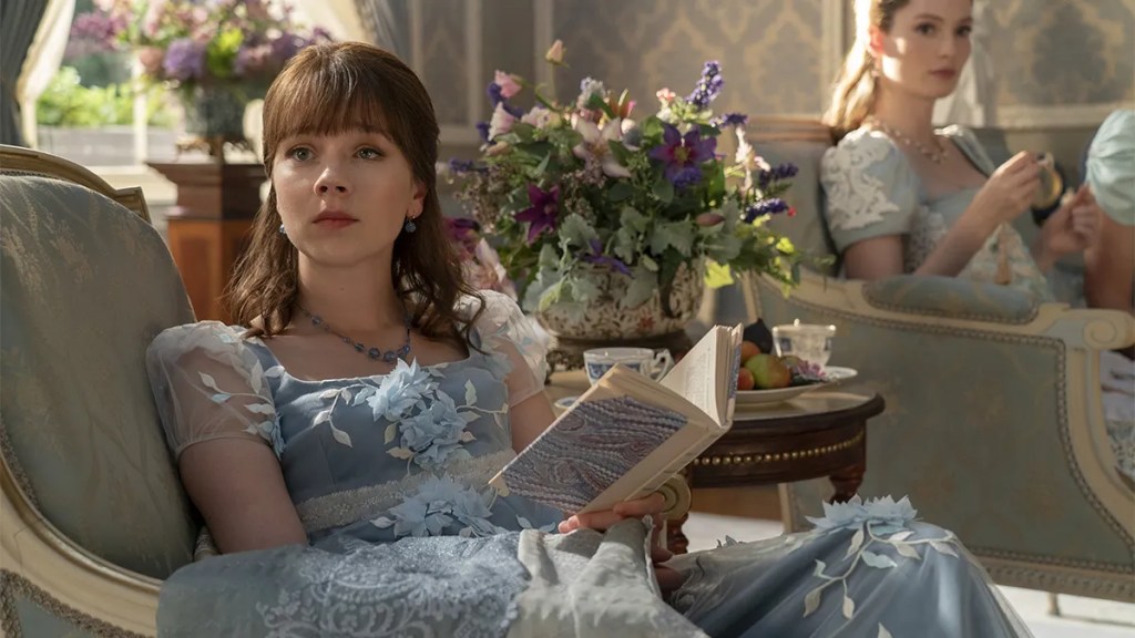 Claudia Jessie sebagai Eloise Bridgerton di serial Netflix, Bridgerton © dok. Netflix/Bridgerton