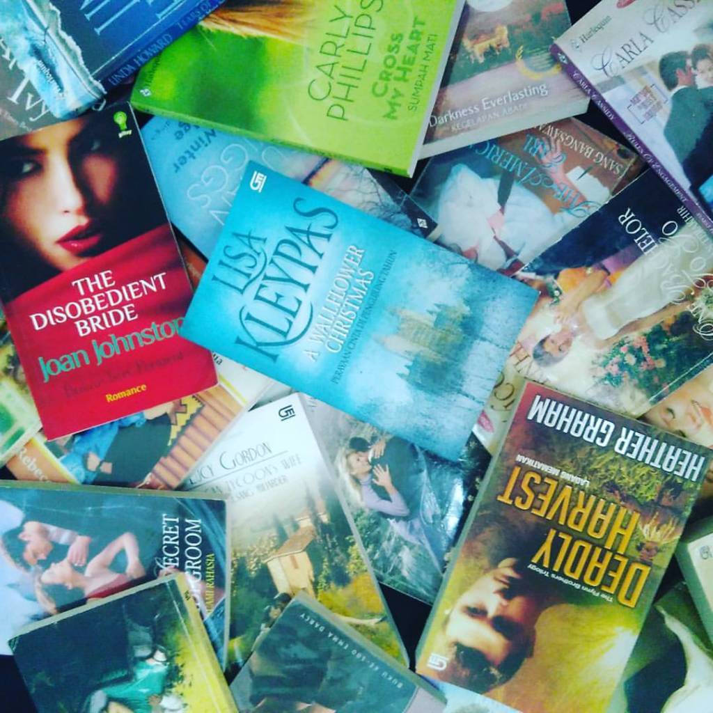 ilustrasi tumpukan buku © dok. pribadi/Tantri S.