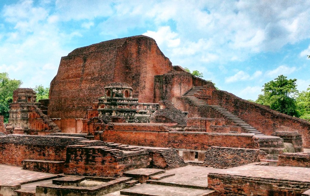 puing-puing Nalanda Mahavihara di Bihar, India © Wikimedia Commons/Odantapuribs