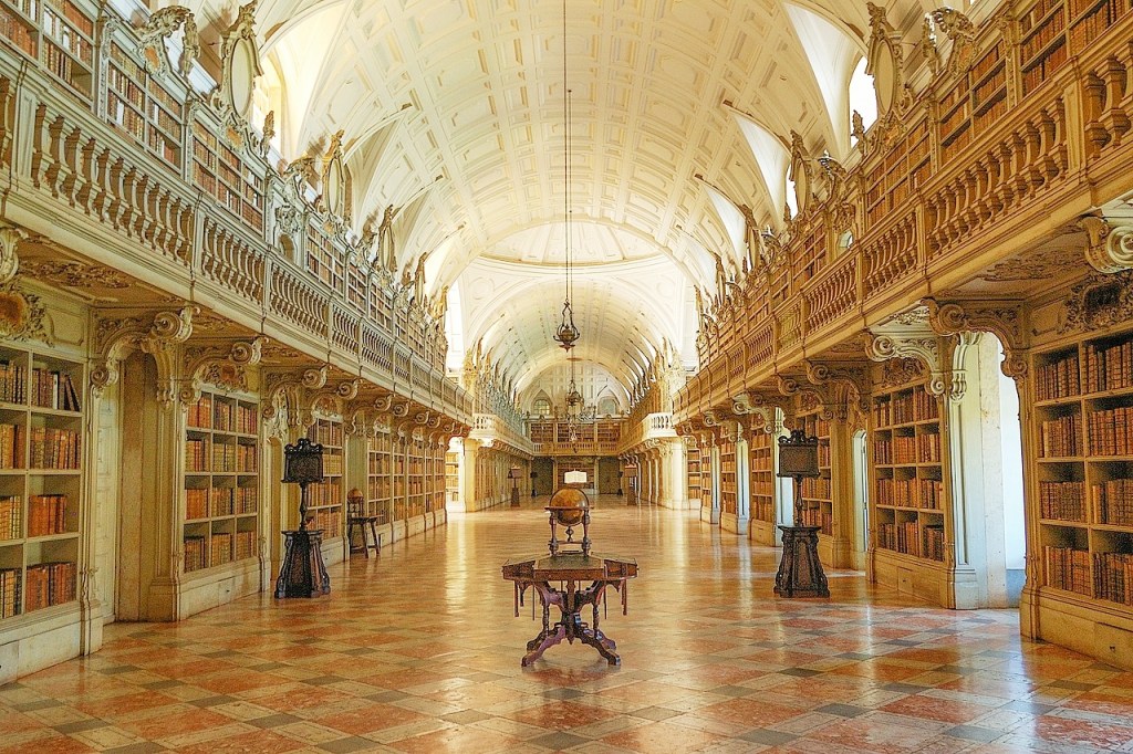 Mafra Palace Library © Wikimedia Commons/Rosino