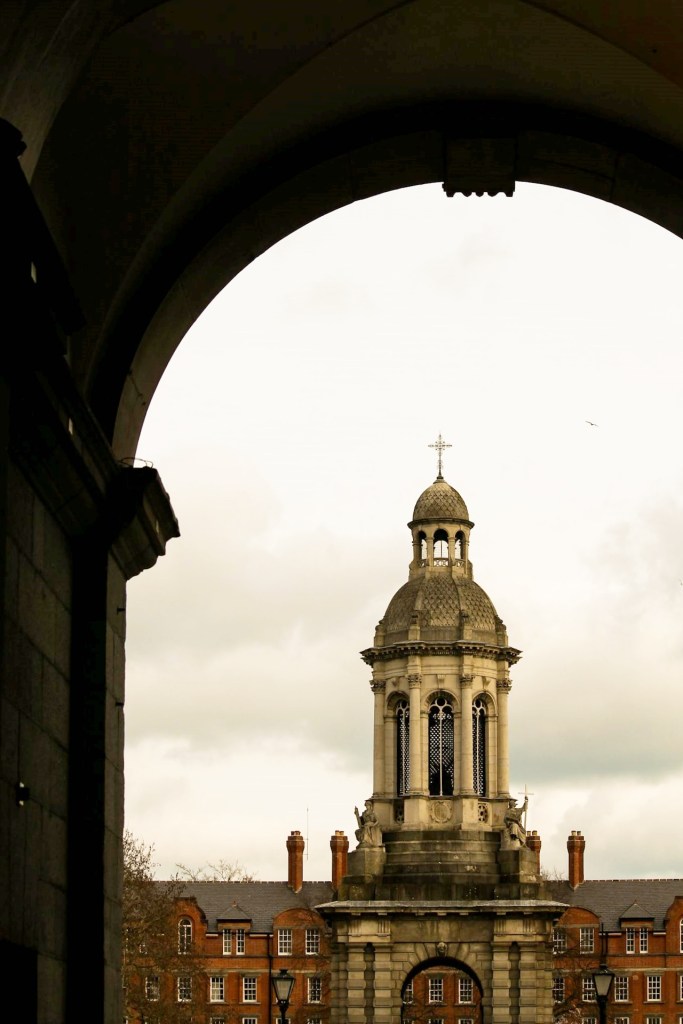 Trinity College, Irlandia © Pexels.com/Sofía Marquet
