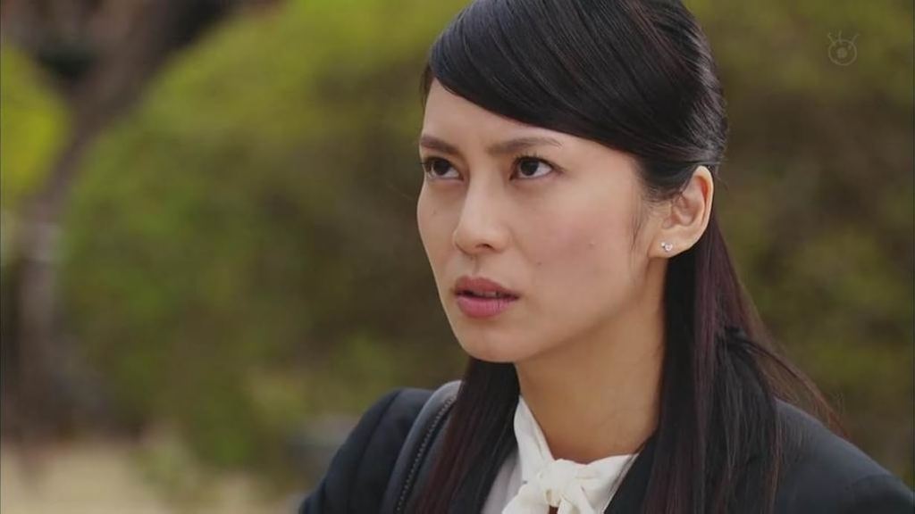 Kou Shibasaki sebagai Kaoru Utsumi di Galileo © dok. Fuji TV | Netflix