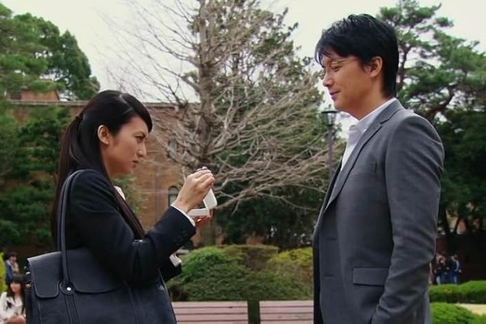 Manabu Yukawa (Masaharu Fukuyama) dan Kaoru Utsumi (Kou Shibasaki) di Galileo © dok. Fuji TV | Netflix