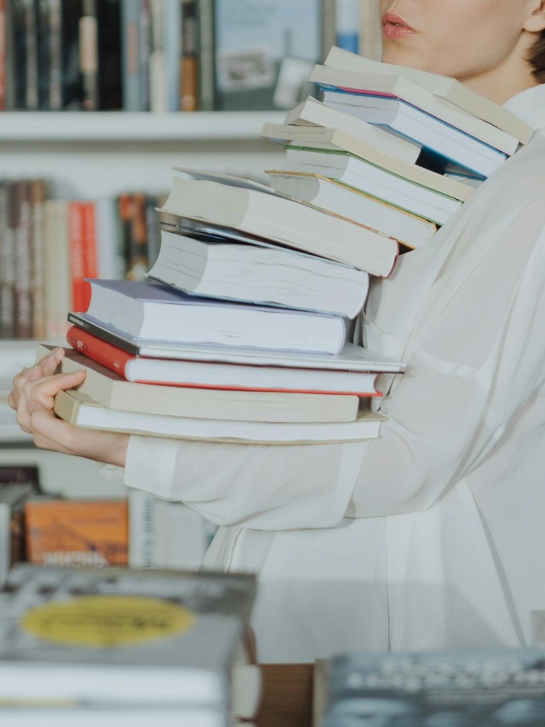 ilustrasi bibliophile © Pexels.com/cottonbro studio