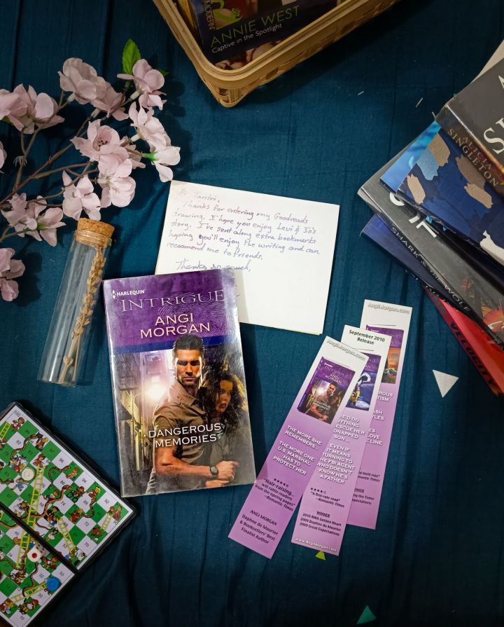 advance review copy (ARC) novel Intrigue karya Angi Morgan © dok. The Stupid Bookworm